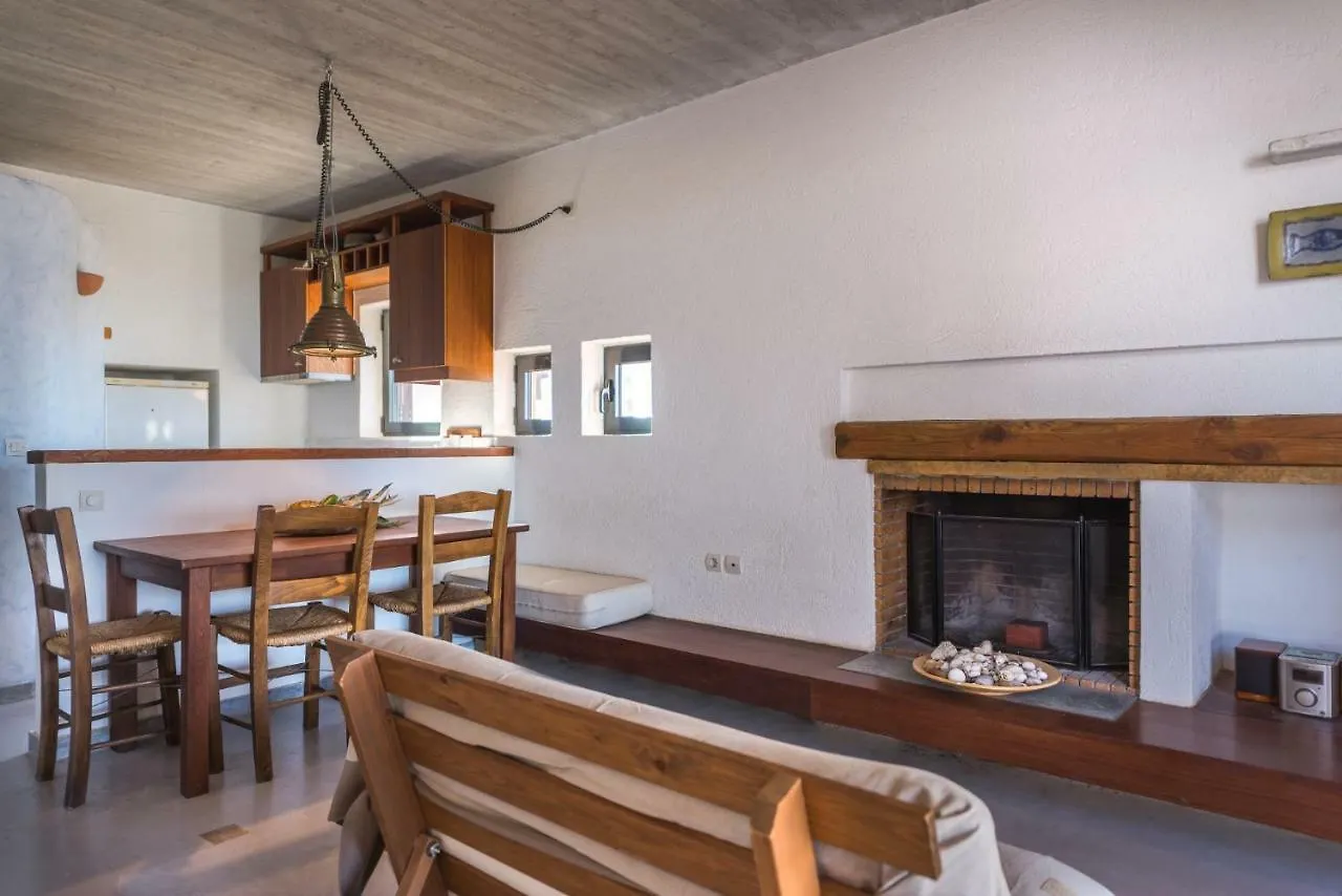 Red Art Maisonette Kardhakata Holiday home