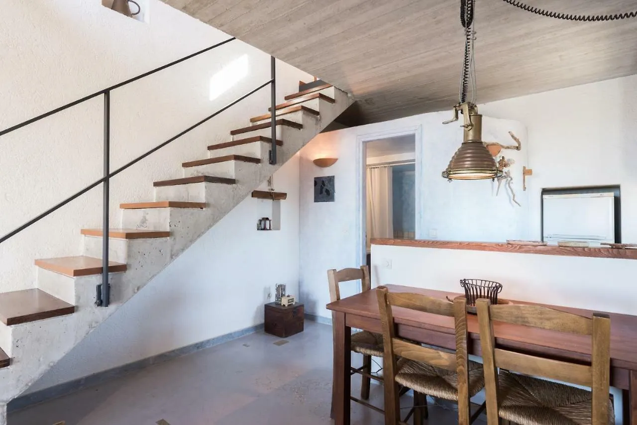 Red Art Maisonette Kardhakata